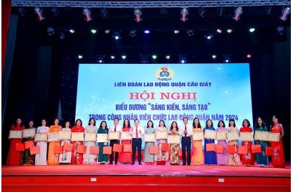 [TIỂU HỌC] TRƯỜNG TIỂU HỌC NGUYỄN BỈNH KHIÊM NHẬN BẰNG KHEN TỪ UBND THÀNH PHỐ HÀ NỘI VÀ LIÊN ĐOÀN LAO ĐỘNG QUẬN CẦU GIẤY